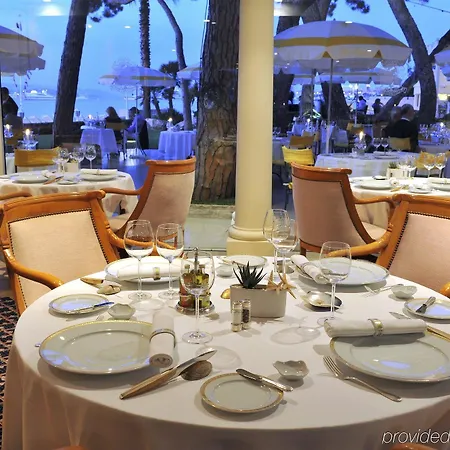 La De La Pinede Hotell