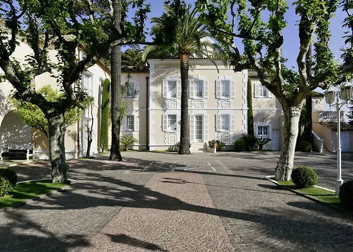 La De La Pinede 5*