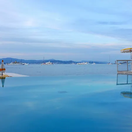 Hotel La De La Pinede 5*