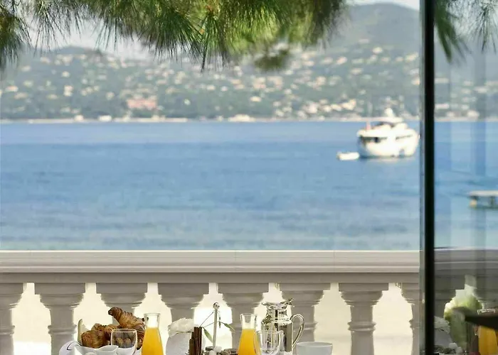 מלון La De La Pinede